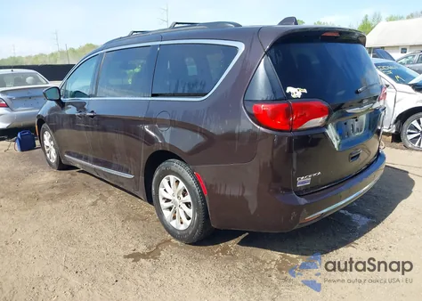 2017 Chrysler Pacifica Touring-L z USA, uszkodzony, nr VIN 2C4RC1BG4HR665533